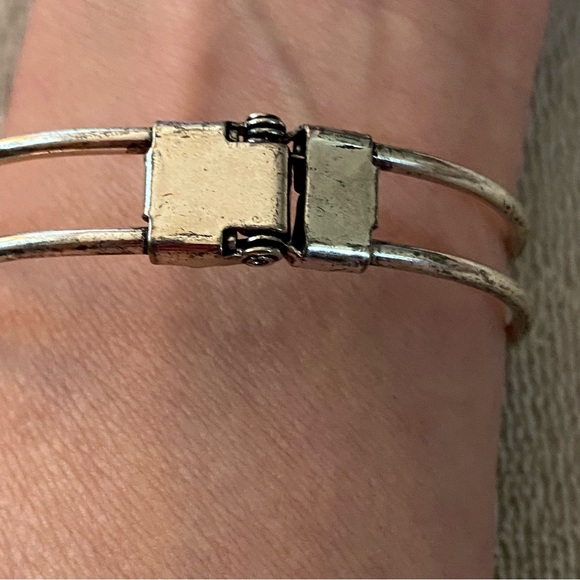 8,5” Cuff Bracelet Silver Tone Mandala Round Center With Blue Stones Boho - Picture 3 of 5